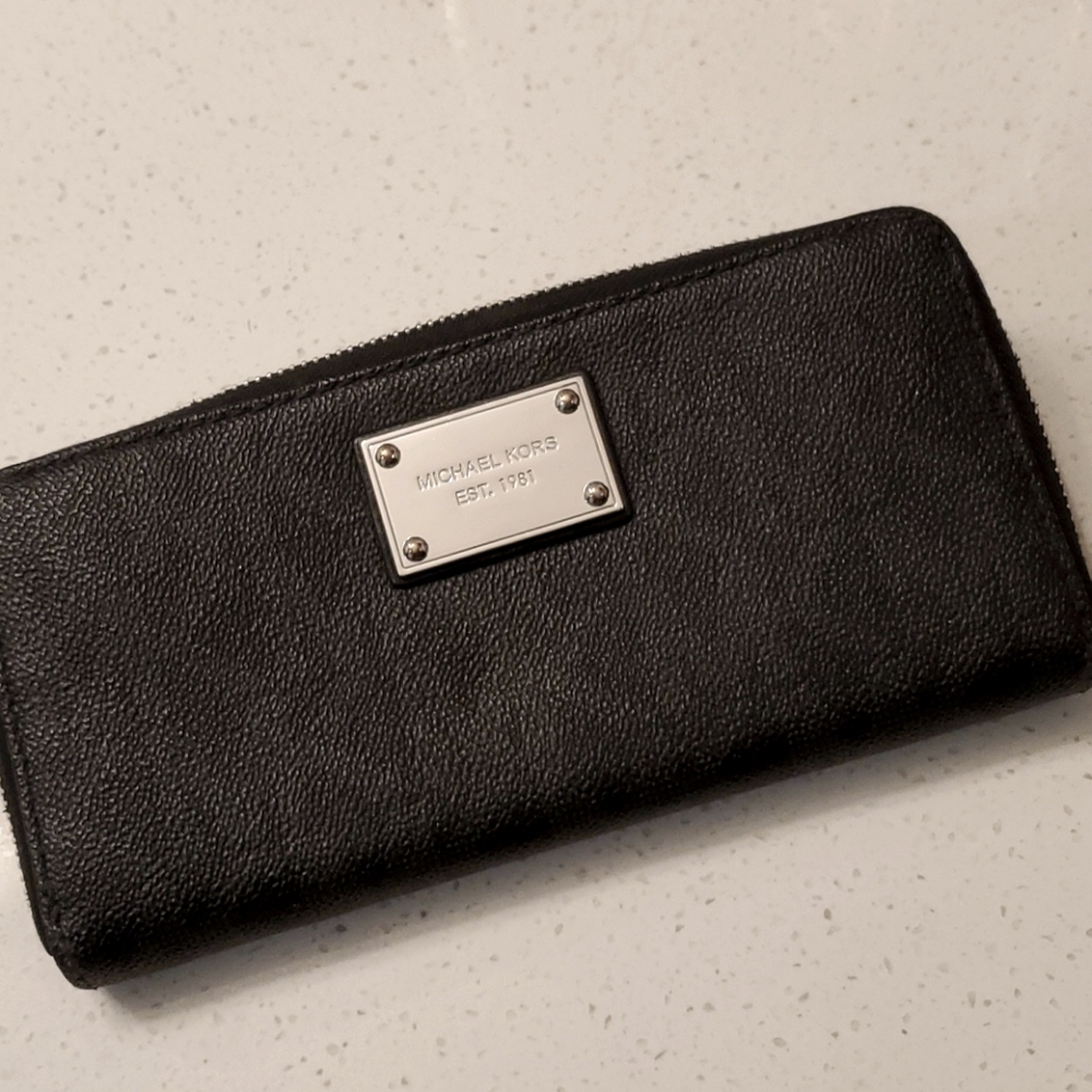 Michael kors wallet